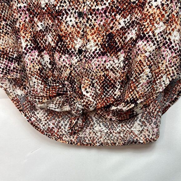 BeachLunchLounge Bae Snake Print button front blouse size medium - Picture 8 of 13